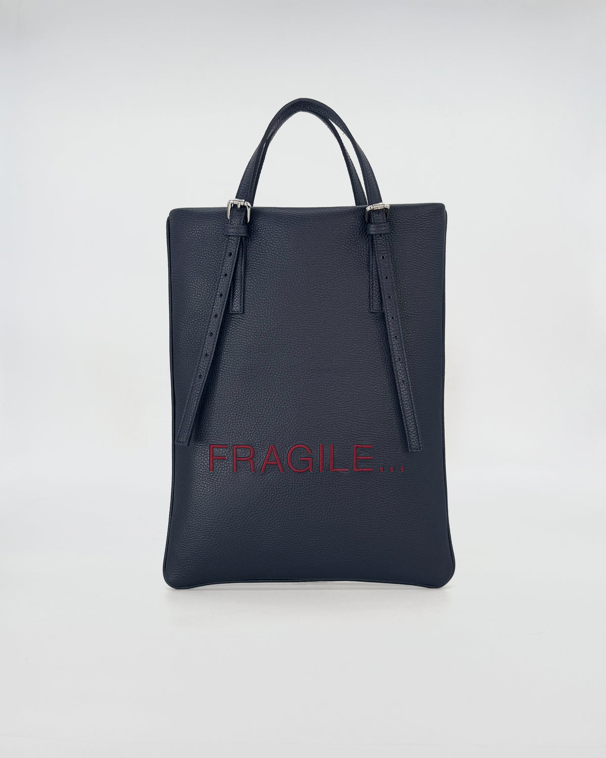 AMELIE PORTA PC personalizzata, borsa in pregiato vitello, color blu navy, design elegante e versatile.