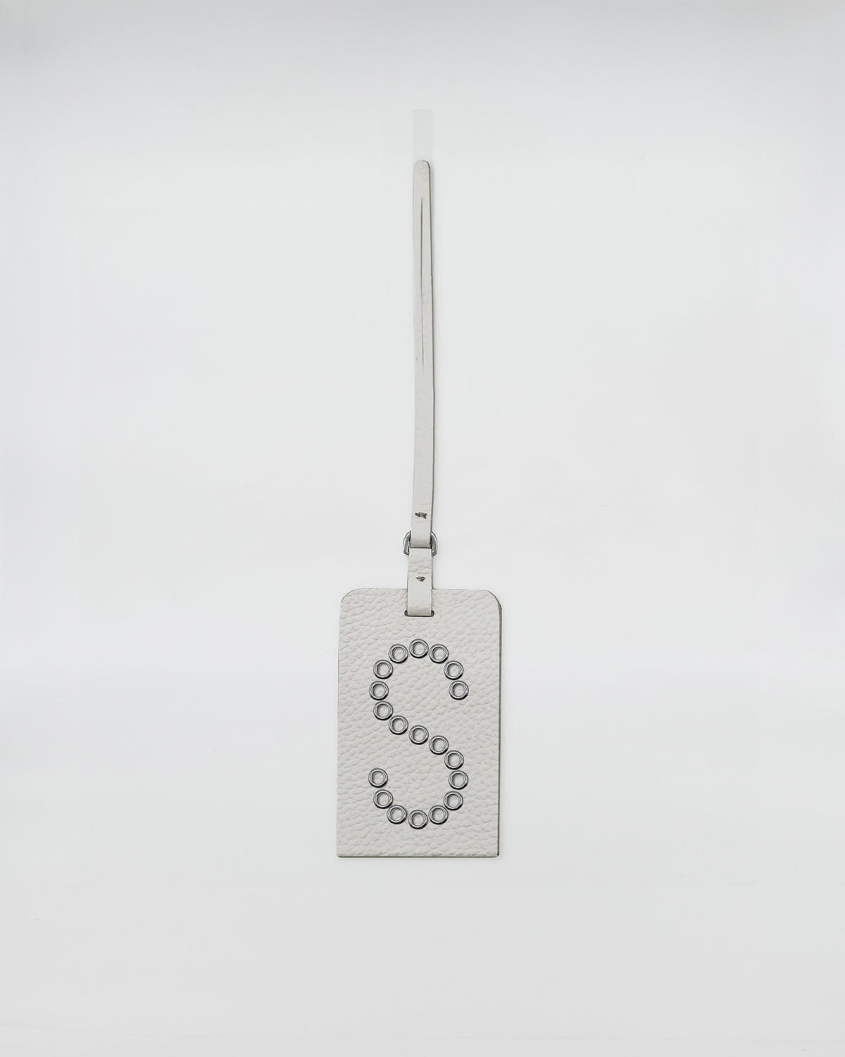 CHARM PERSONALIZZATO ROCK in pelle rettangolare con iniziale 'S' e occhielli nickel per personalizzazione.