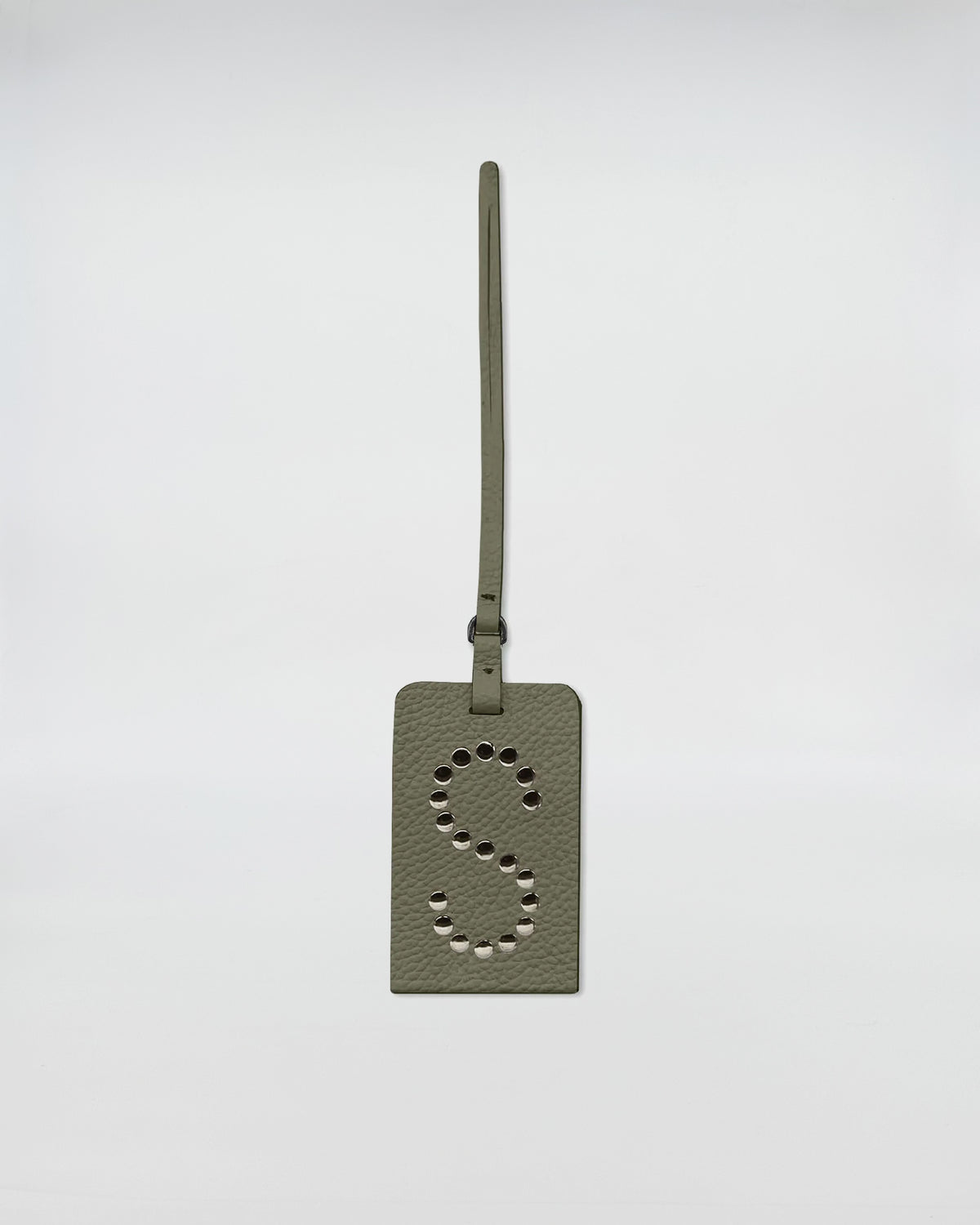 CHARM PERSONALIZZATO ROCK in pelle rettangolare personalizzabile con lettera S e occhielli nickel.