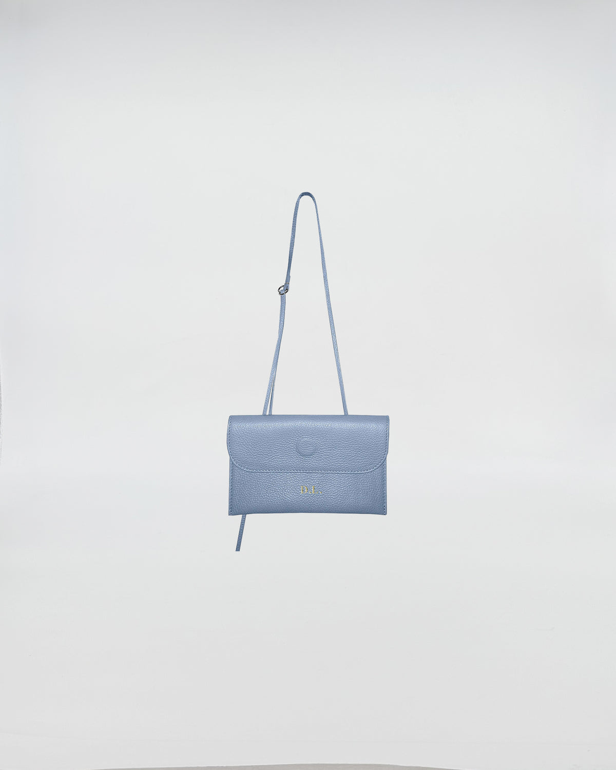 PORTAOCCHIALI PERSONALIZZATO LETTERING SILVER CON TRACOLLA in blu chiaro, elegante e pratico accessorio per la donna moderna.