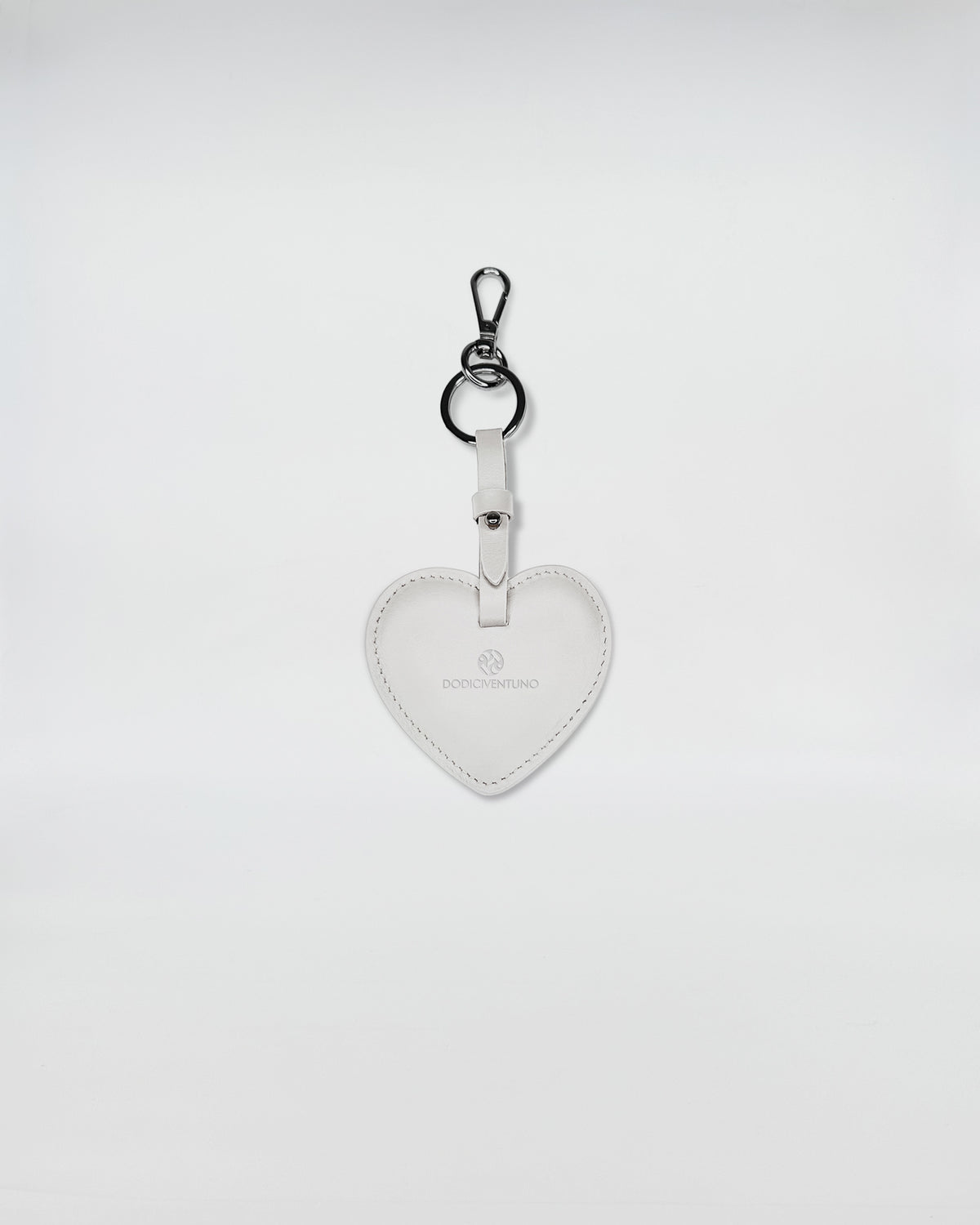 PORTACHIAVI IN PELLE CUORE, charms in pelle a forma di cuore con anello rimovibile, design elegante.