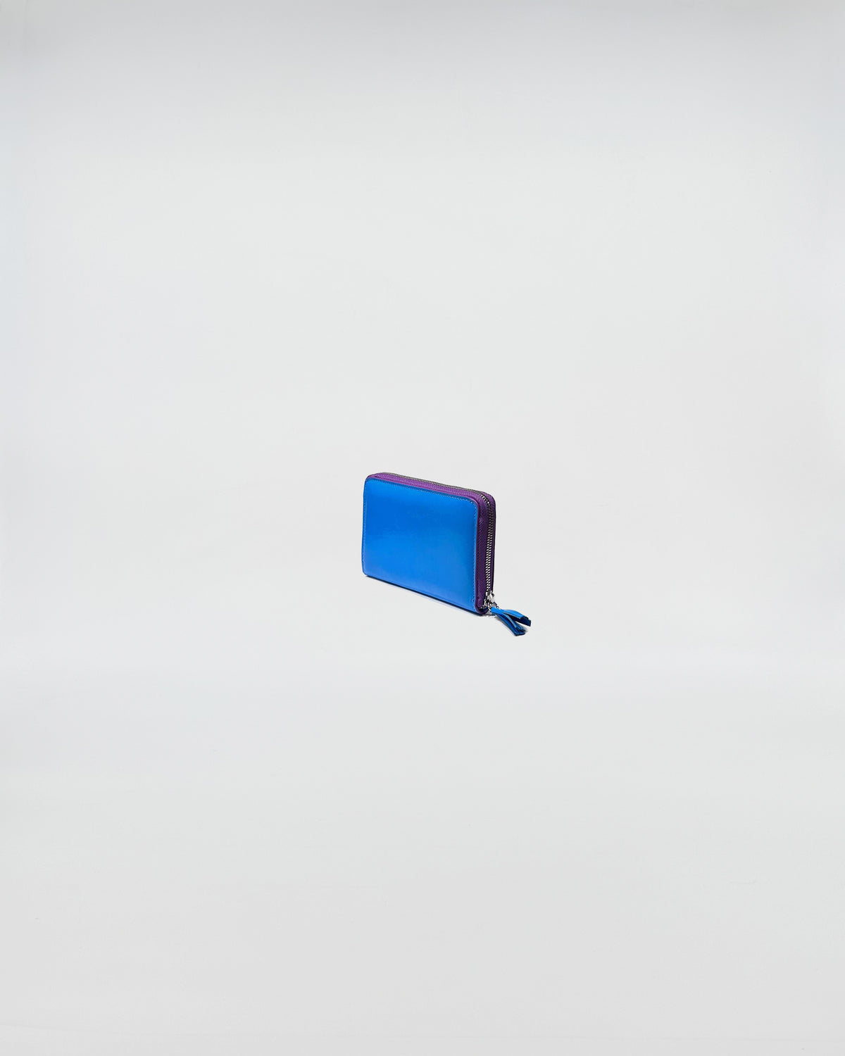 PORTAFOGLIO ZIP MINI in blue and purple, showcasing its sophisticated design and organized storage for cards and cash.