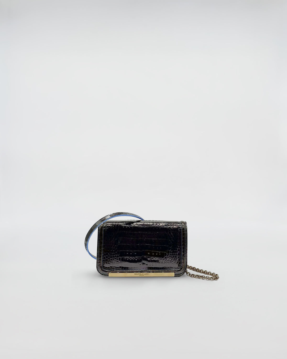 RANIA XMINI COCCO RECYCLE, elegante borsa artigianale in pelle di coccodrillo riciclata, con finiture blu.