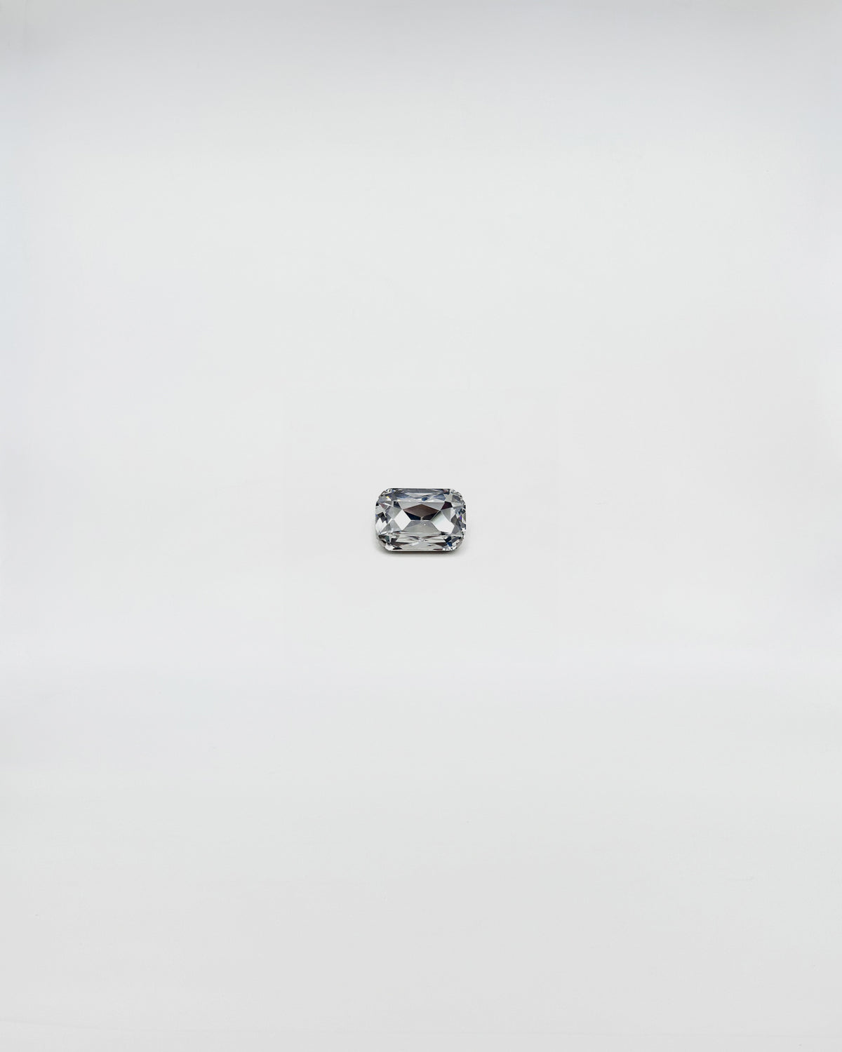 SPILLA MAXI CRISTALL with brilliant crystals on a white background