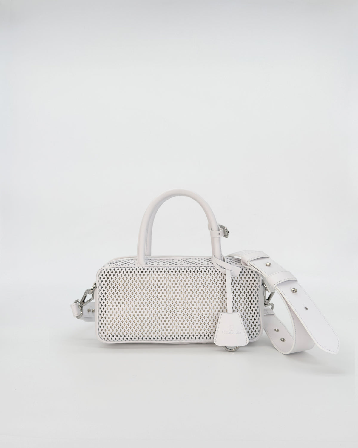 Borsa ASIA VITELLO FORATO in pelle forata, versatile e funzionale, con tracolla regolabile.