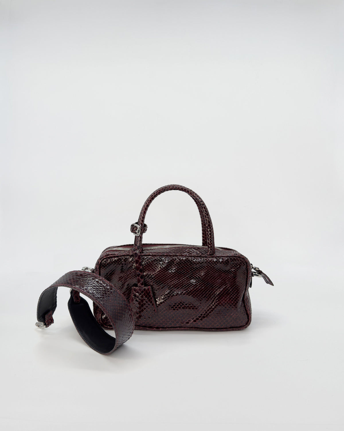 BORSA ASIA PITONE LAVATO EFFETTO VINTAGE con tracolla in pelle e design contemporaneo.
