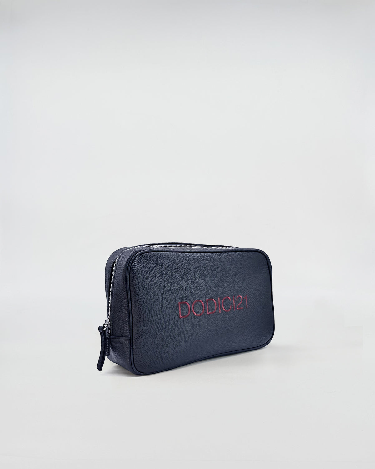 Beauty medium in pelle personalizzato in pelle blu con personalizzazione rossa DODICI21.