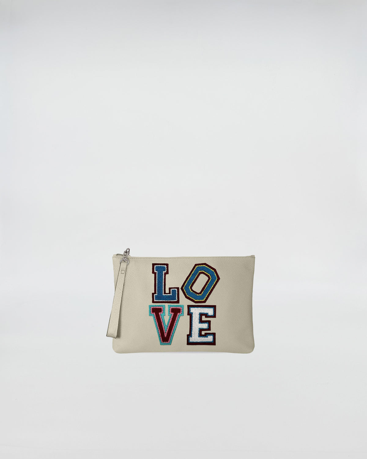 POCHETTE JOY LOVE PATCH featuring colorful LOVE patch design on a stylish cream background.