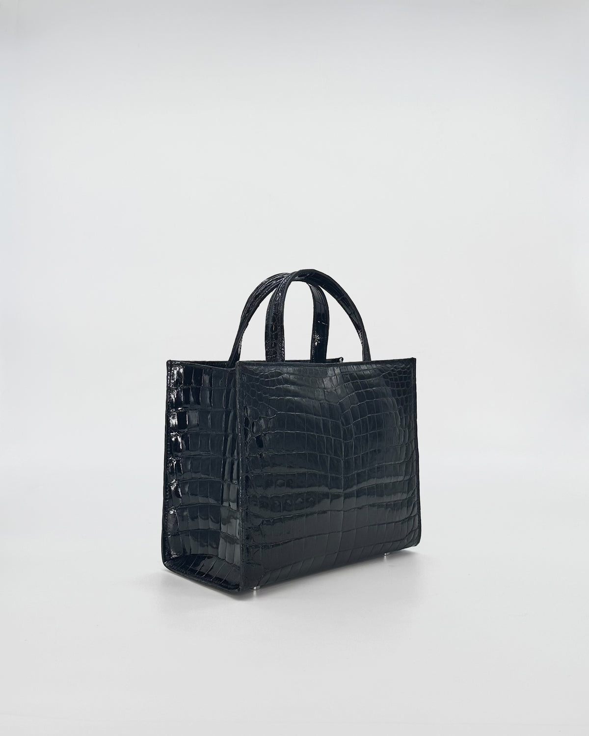 Matilda XS Cocco Recycle bag in black recycled crocodile leather with elegant handles.