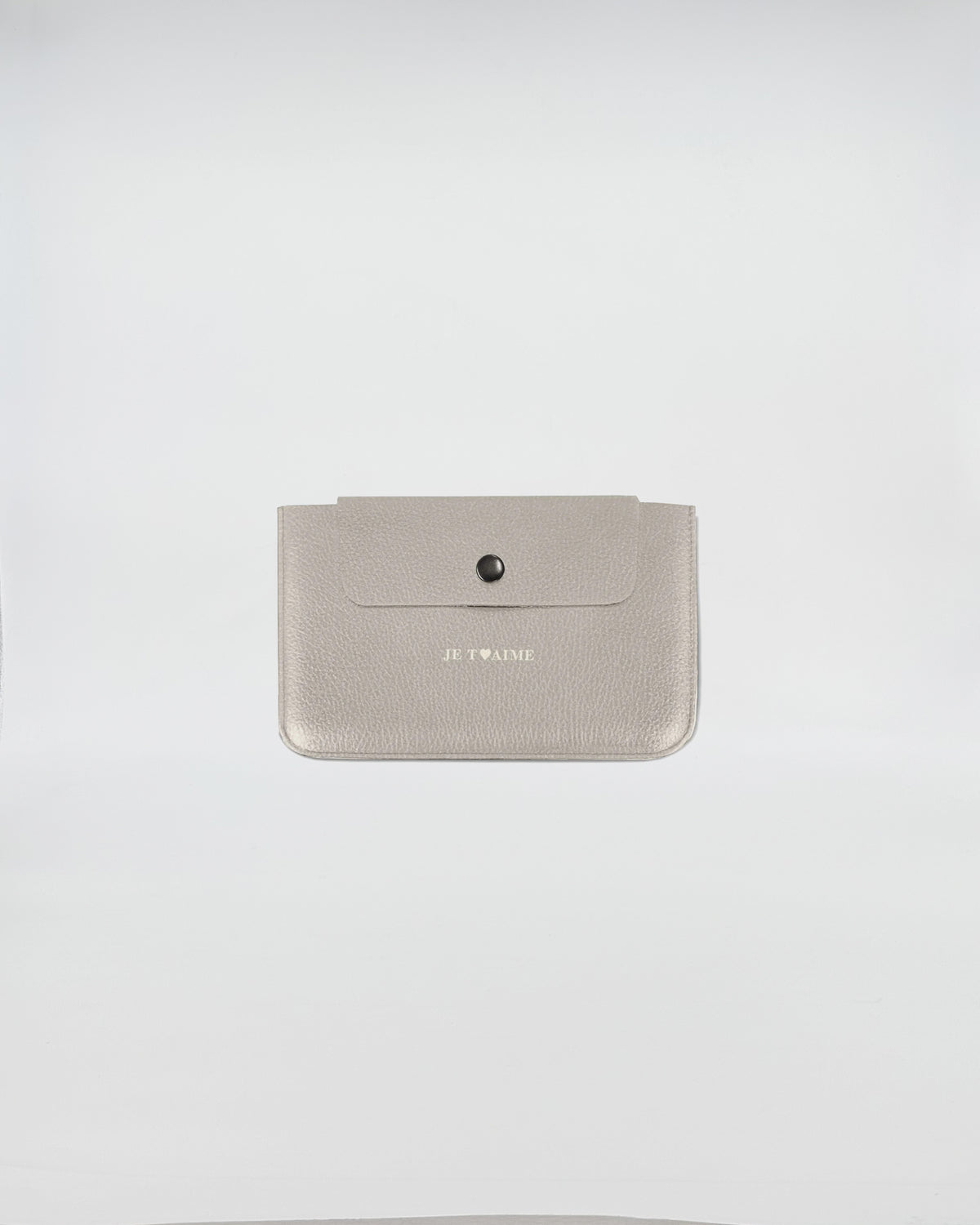 Porta documenti JE T’AIME in color argento, elegante e versatile per documenti e trucchi.