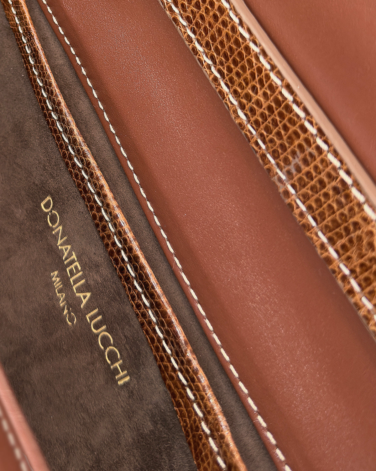 Close-up of Queen Tejus Recycle interior with premium tejus leather and soft suede finish.